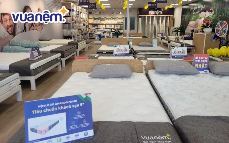 Không gian trưng bày ở Vua Nệm Quận 9