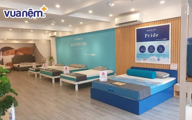 Không gian mua sắm hiện đại tại cửa hàng Vua Nệm