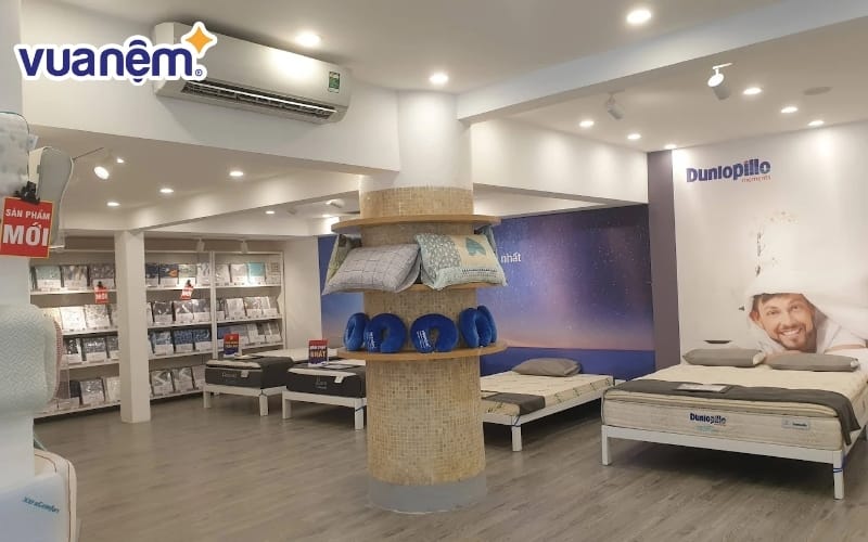 Không gian mua sắm hiện đại tại cửa hàng Vua Nệm