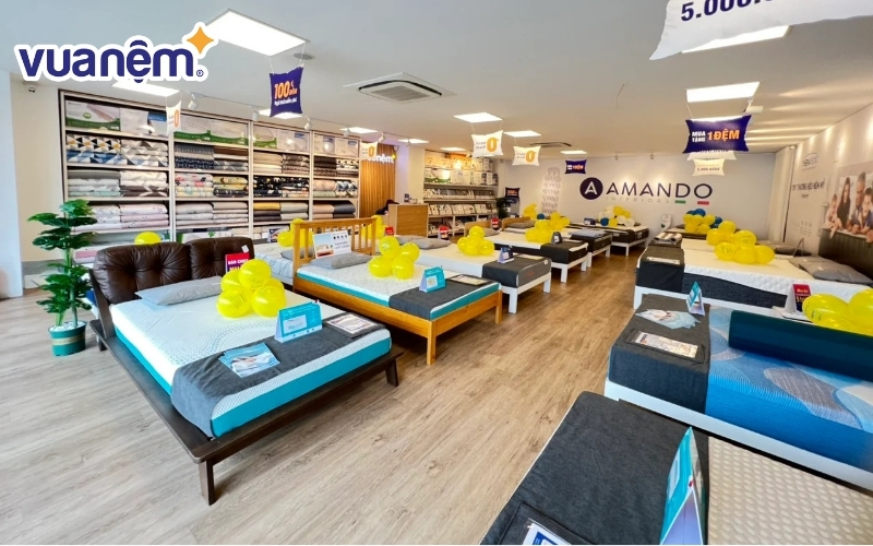 Không gian trưng bài tại cửa hàng Vua Nệm