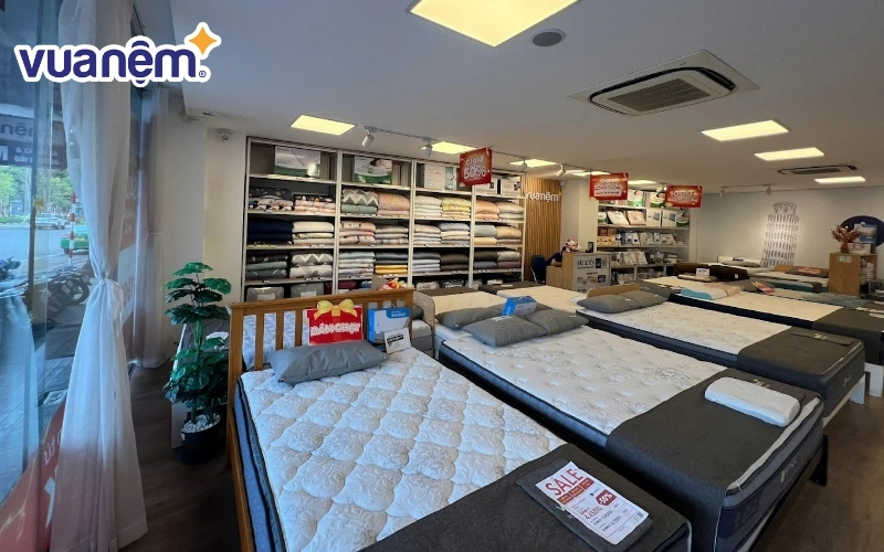 cua hang chan ga goi nem tai quan hoan kiem 2