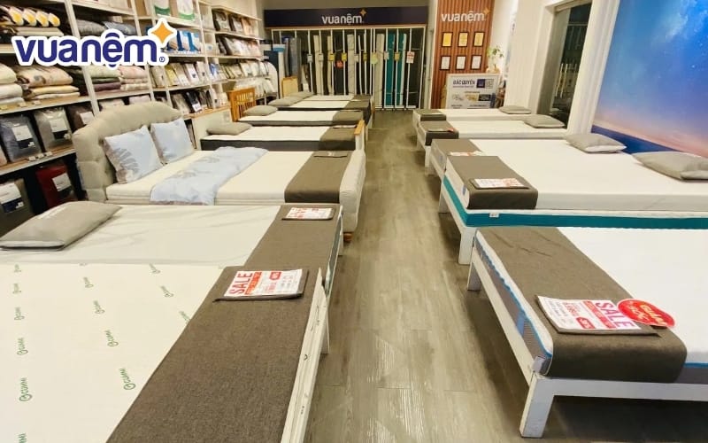 Không gian mua sắm tại Vua Nệm huyện Thường Tín