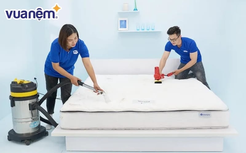 Dịch vụ vệ sinh nệm lò xo của Vua Nệm