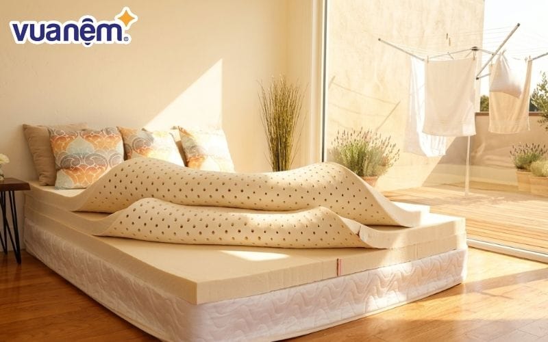 Phơi nệm dưới ánh nắng nhẹ