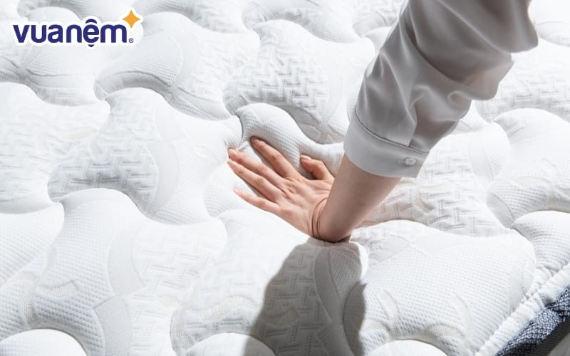 Tránh để vật nặng lên nệm trong thời gian dài gây lún nệm