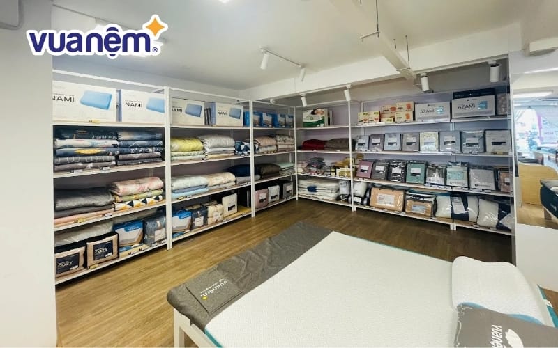 Không gian bên trong cửa hàng Vua Nệm
