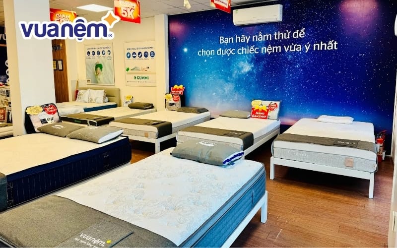 Nằm thử nệm Dunlopillo tại Vua Nệm