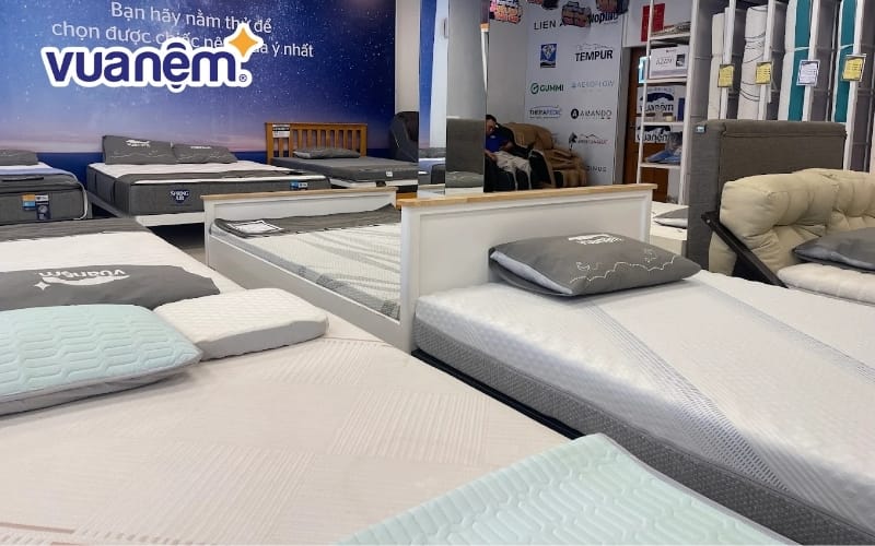 Không gian trưng bày sản phẩm tại cửa hàng Vua Nệm