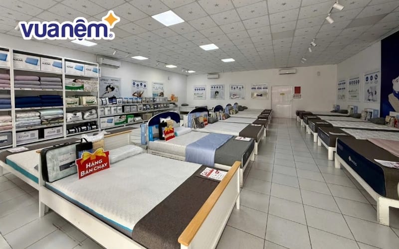 Nằm thử nệm Kim Cương chính hãng tại Vua Nệm