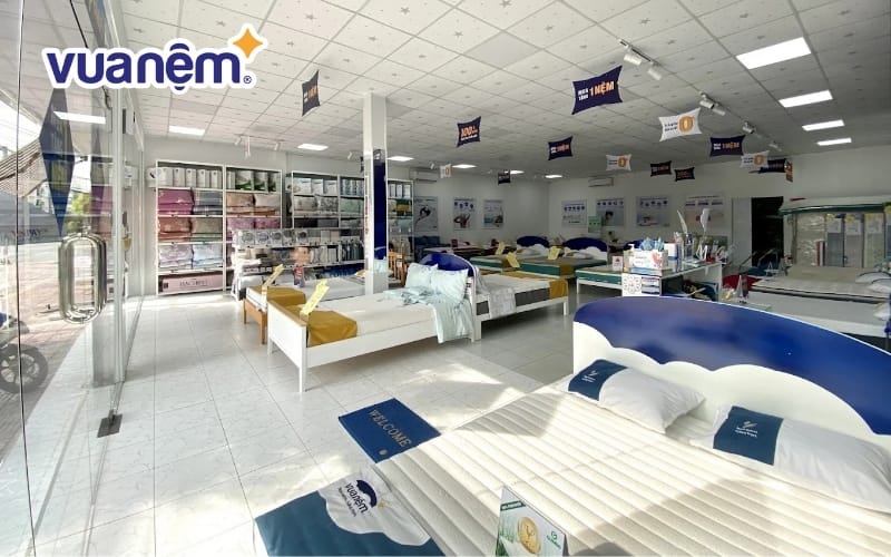 Nằm thử nệm Kim Cương chính hãng tại Vua Nệm