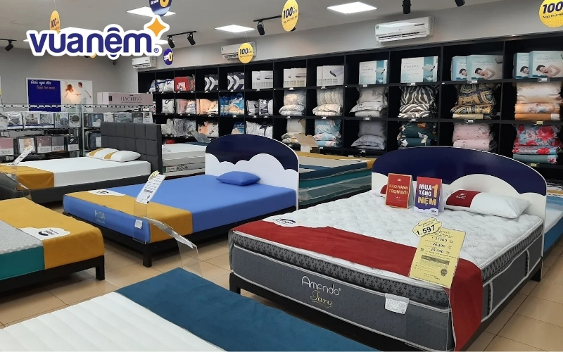 Không gian trưng bày sản phẩm tại Vua Nệm