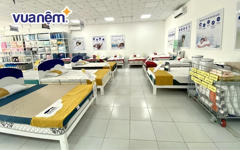 Nằm thử nệm Liên Á tại Vua Nệm