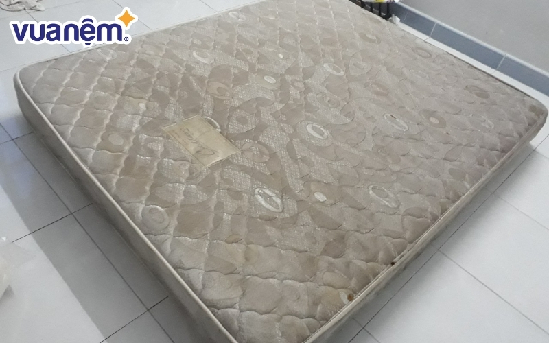 Tại sao nên chọn dịch vụ thu mua nệm cũ tại Đà Nẵng thay vì vứt bỏ?