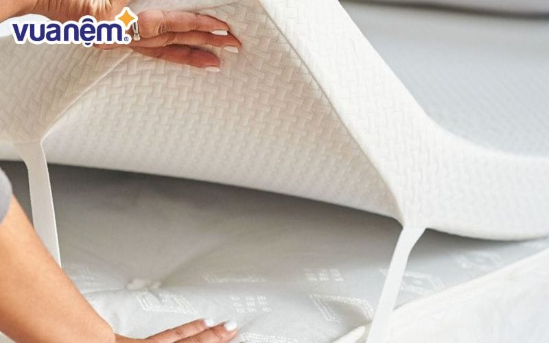 Topper cao su tự nhiên được cấu tạo từ 100% mủ cây cao su thiên nhiên