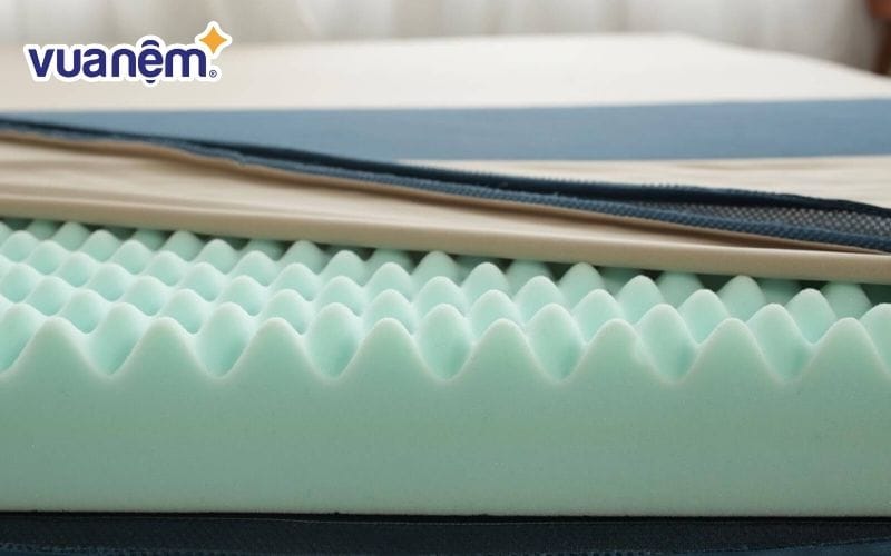 Chất liệu foam là bọt, xốp có trọng lượng nhẹ