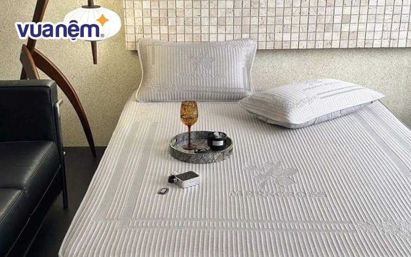 Diện mạo sang trọng của chiếu điều hòa Mark Cross