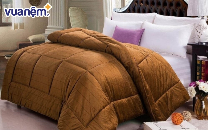 Chăn lông cừu mềm mại và giữ ấm tốt vào mùa đông