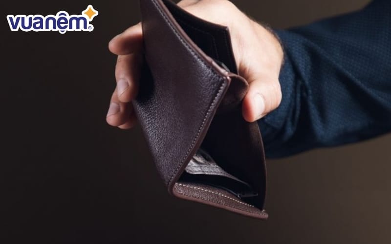 Giấc mơ thiếu tiền thường gắn với cảm giác thiếu an toàn và tự ti về năng lực kiểm soát cuộc sống