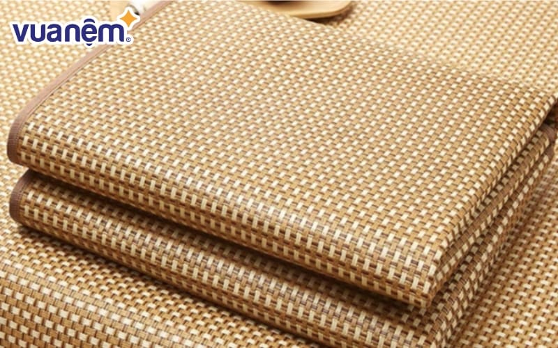 Chiếu điều hoà sợi mây được đan từ các sợi mây tự nhiên hoặc tổng hợp