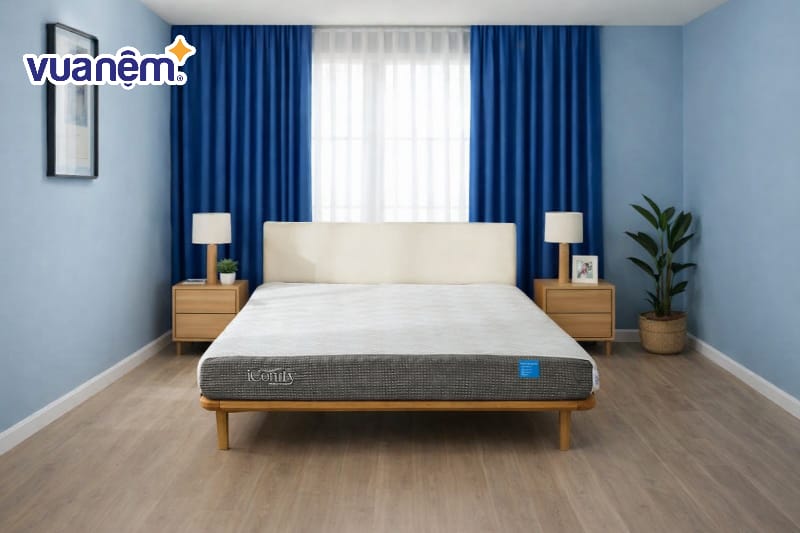 Sử dụng rèm cửa xanh dương làm điểm nhấn