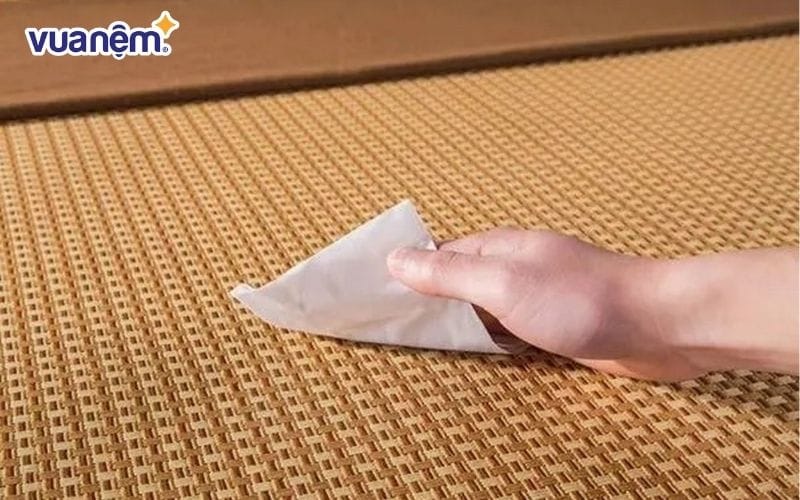 Sử dụng chất tẩy rửa phù hợp