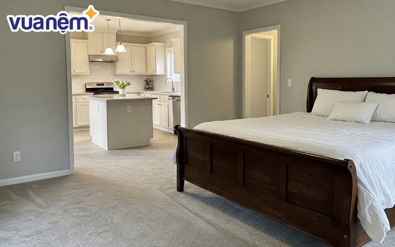 Tránh đặt giường sát phòng bếp hoặc để đầu giường hướng về phía bếp