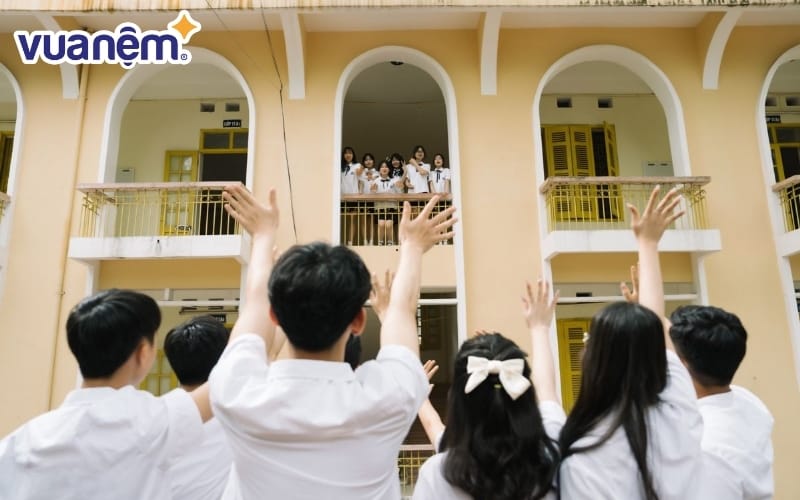 Mơ thấy bạn học cũ thích mình phản ánh mong muốn được yêu mến và chú ý