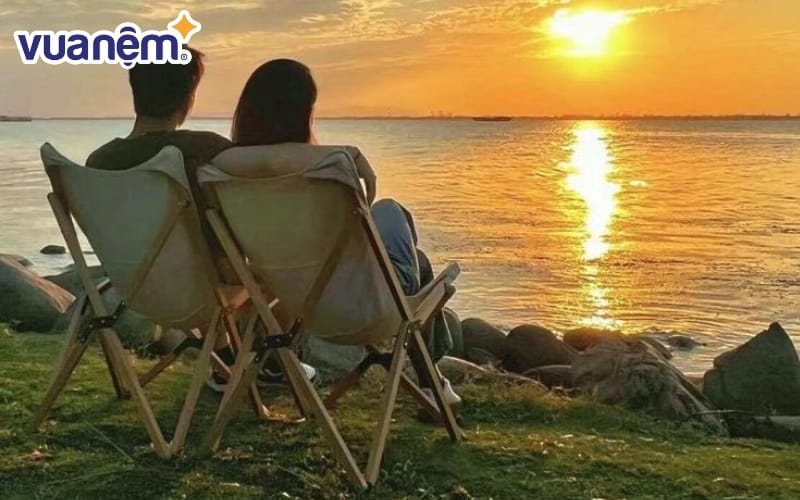 Mơ thấy người yêu ôm hôn mình tượng trưng cho nhu cầu thân mật và an ủi