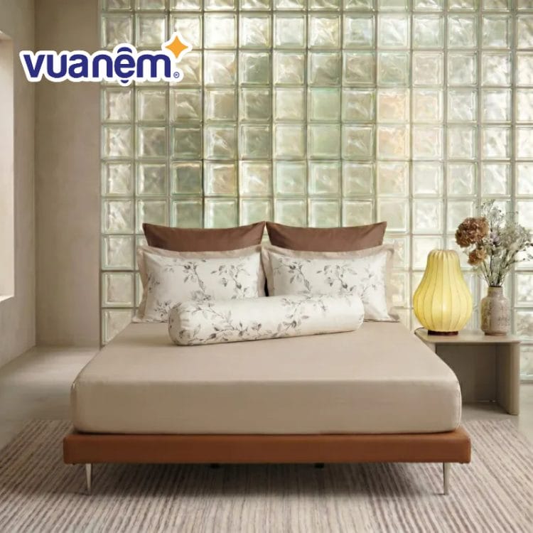 Tổng hợp các món đồ không thể thiếu cho phòng ngủ màu trắng kem