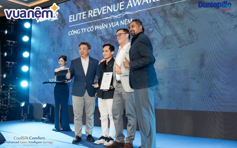 Vua Nệm nhận giải Legacy Partnership Award từ Dunlopillo
