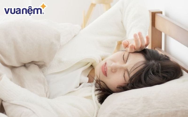 Thường xuyên cảm thấy nóng bức khi ngủ