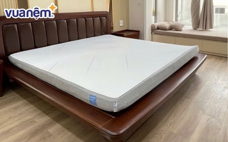 Nệm 3 người nằm có chiều rộng rộng từ 1,8m đến 2,2m