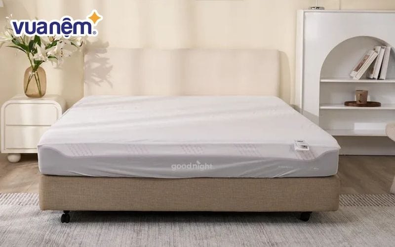 Dùng tấm bảo vệ nệm để việc vệ sinh nệm cao su dễ dàng hơn