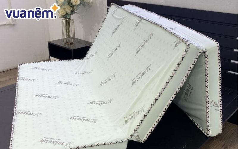 Nệm cao su gấp là dòng sản phẩm được thiết kế theo dạng tách rời thành 2 hoặc 3 khúc