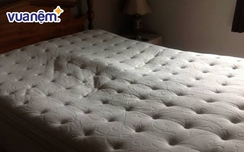 Tránh để vật nặng lên nệm trong thời gian dài gây lún nệm