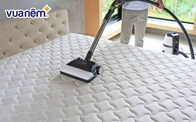 Vệ sinh nệm lò xo định kỳ