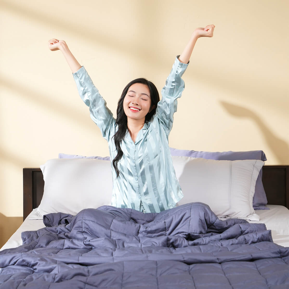 Bạn cũng nên chọn một chiếc chăn được làm từ sợi tự nhiên